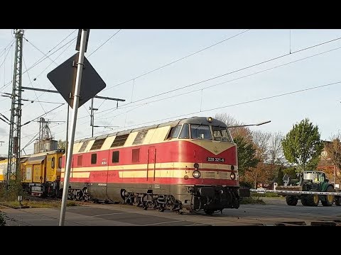 Old BR 228 with rail grinding train at Emmerthal railway crossing