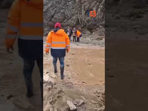 Rescatan a vecina en Canto de Agua tras escurrimiento de agua y barro