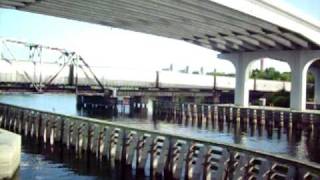preview picture of video 'Southbound Autotrain Crossing Lake Monroe'