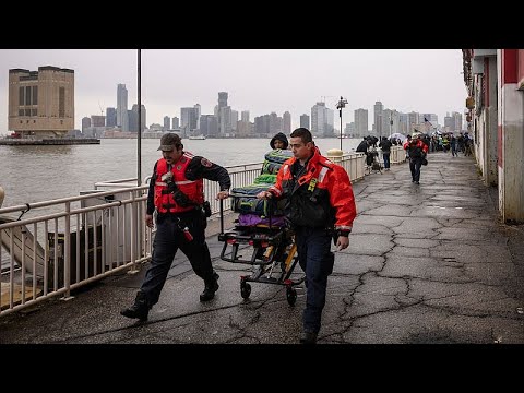 Hubschrauberwrack nach tödlichem Absturz in NY aus dem Hudson River geborgen