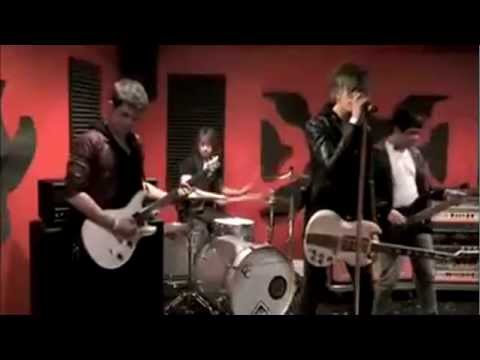 Covergirl - Push Play