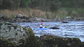 preview picture of video 'Kayaking down the River Dee, near Banchory.'