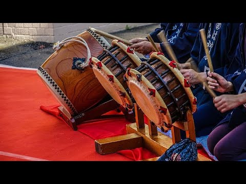 Trommeln hallen durch Japan: jahrhundertealte Herbstparade kehrt zurück