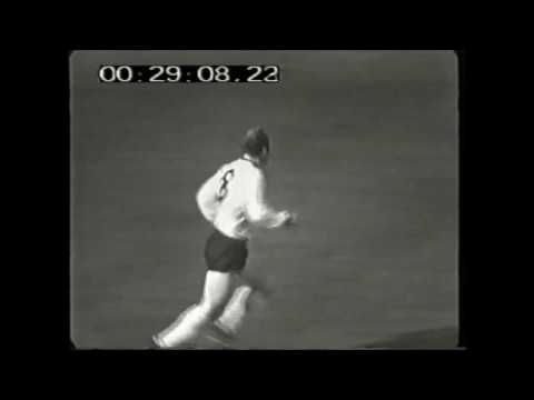 69/70 Uwe Seeler vs Scotland - World Cup Qualification