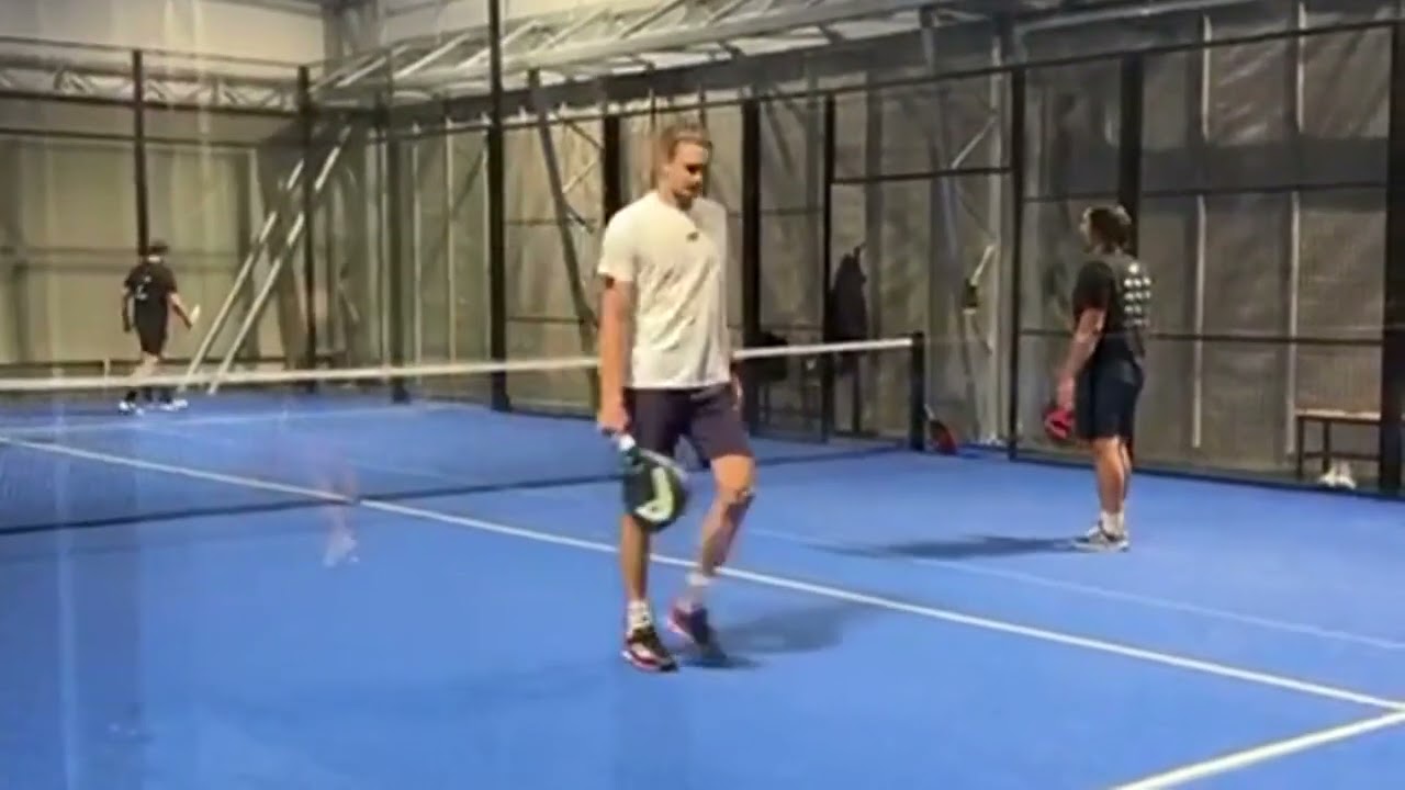 Atp Finals Torino, Alexander Zverev si cimenta con il padel