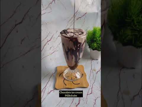 EASY COLD CHOCOLATE MILKSHAKE WITH ICE CREAM #shorts