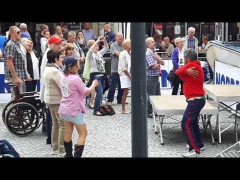 Gekke danser Warande feesten optreden Paul Severs te  Liedekerke 20.08.2016