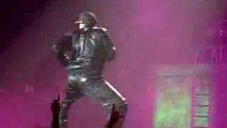 Chris Brown Shakes His Booty To Work Wit It