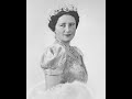 Elizabeth Bowes-Lyon - The Queen Mother // 101 years - 101 photos