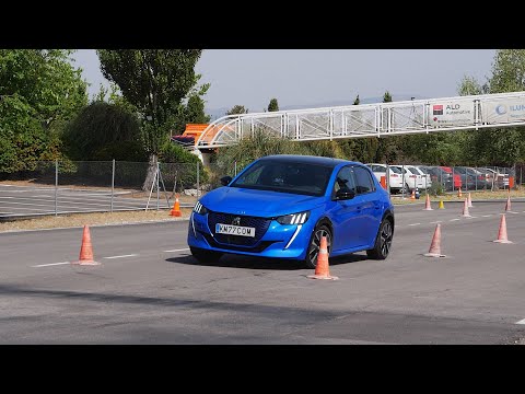 Peugeot e-208 2020 – Maniobra de esquiva (moose test) y eslalon | km77.com