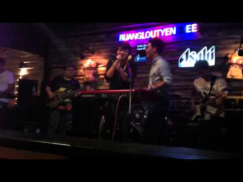 LIPTA "ไกลแค่ไหนคือใกล้" @ เรื่องเหล้าเย็นนี้ 15.05.13