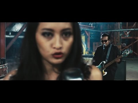 Endank Soekamti feat. Naif - Benci Untuk Mencinta (Official Music Video)