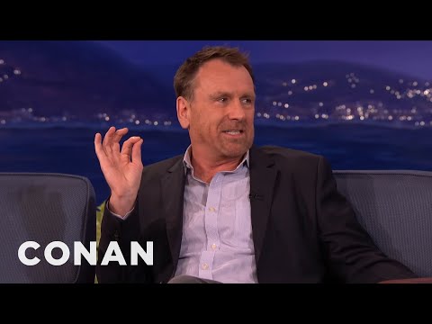 コリン・クイン、ニューヨークとボストンの魅力を語る - CONAN on TBS (Colin Quinn On The Charms Of New York & Boston - CONAN on TBS)