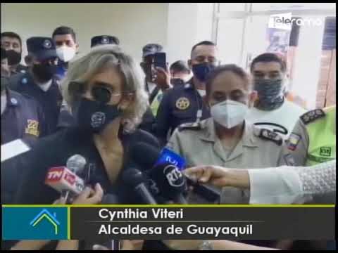 Municipio de Guayaquil entrega canastas navideñas a policía Nacional