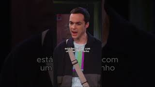 Sheldon ajudando Stuart a se reerguer