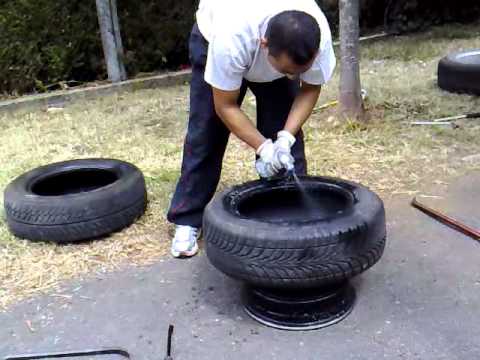 comment demonter un pneu de voiture a la main