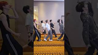 Download lagu TXT ikut trend dance gara-gara Sebotol minuman mp3