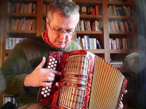 Hohner Corona IIIR three row accordion demonstration