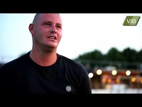 TVC Breda-training en vooruitblik met trainer en spits