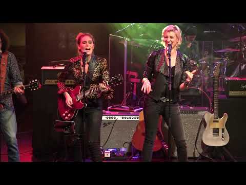 Jessie Lee Houlier & Gaelle Buswel, 'Anyhow', Paris, Disneyland, 'Billy Bob's', 18.01.2019