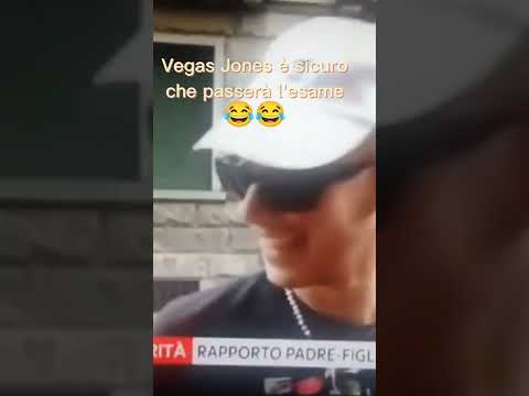 Vegas Jones risponde alla domanda sull'esame di scuola, sentite cosa dice  #vegasjones #scuola #rap