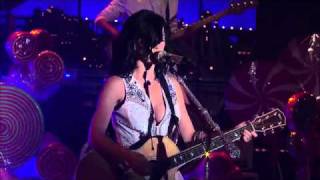 Katy Perry - Thinking Of You (Live on Letterman)