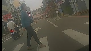 我這樣算不禮讓行人嗎
