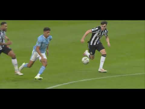 Tino Livramento vs Man City