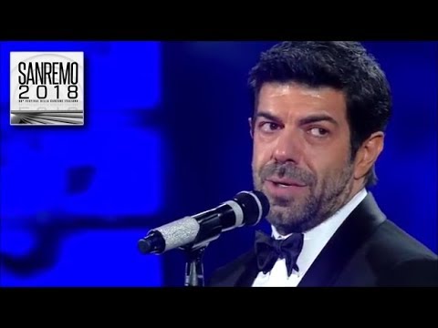 Sanremo 2018 - L'inedito mash-up di Pierfrancesco Favino
