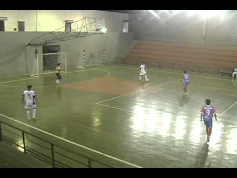 ARAPONGAS FUTSAL VENCE O CAMPEÃO PARANAENSE E SE CLASSIFICA NO METROPOLITANO