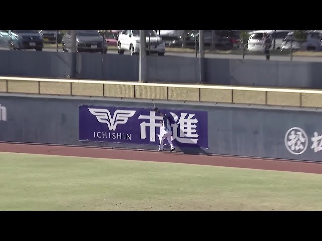 【ファーム】ファイターズ・藤田大清がライトフェンス際の打球をジャンピングキャッチ!! 2025年4月4日 北海道日本ハムファイターズ 対 読売ジャイアンツ