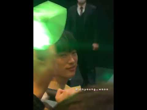 When Park Jinyoung sitting in front of you in the cinema ~ #jinyoung #got7 #christmascarol #premiere