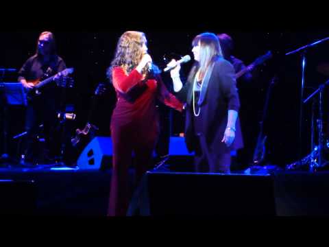 Marilina Ross y Sandra Mihanovich cantando Puerto Pollensa.