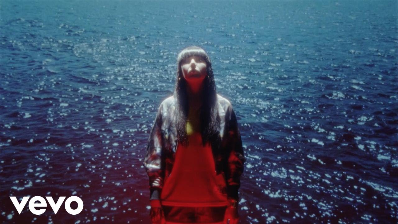 Sleigh Bells — I Can Only Stare