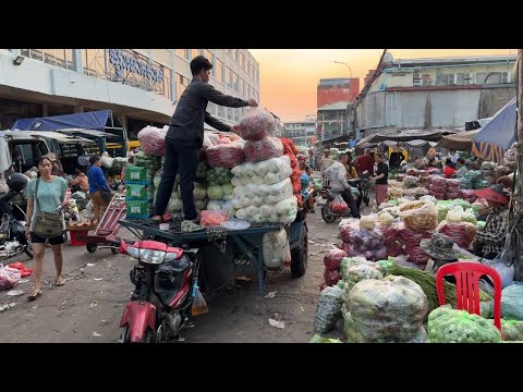 WHOLESALE MARKET - Fruits and Vegetables / Phsar Neak Meas in Phnom Penh City, Cambodia
