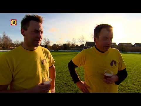Voetballen met Schrobbelèr, een dweilband en veel bier