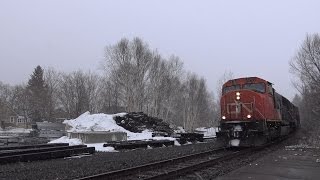 preview picture of video 'CN 5761 at Parry Sound (06APR2015)'