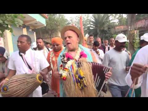 2016 Navadwip Mandala Parikrama - Day 8 Kirtan party on the move Part 1.