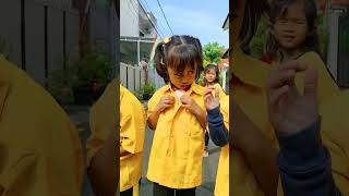 Download lagu Nayla lomba pasang kancing baju, sambil ngantuk berat🤣🤣🤣 #anakpaud #lombaanak #videoviral #nayla mp3