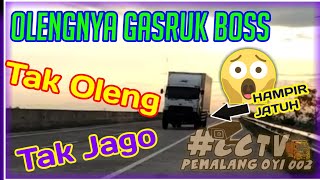 Download lagu CCTV PEMALANG OYI ||Oleng parah gess|| ada suara guk-guknya gaesss ||Truk besar pun oleng🤙|| mp3