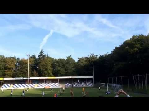 AGOVV - EFC'58  3-1, het derde en beslissende doelpunt van Yuri Brentjens.