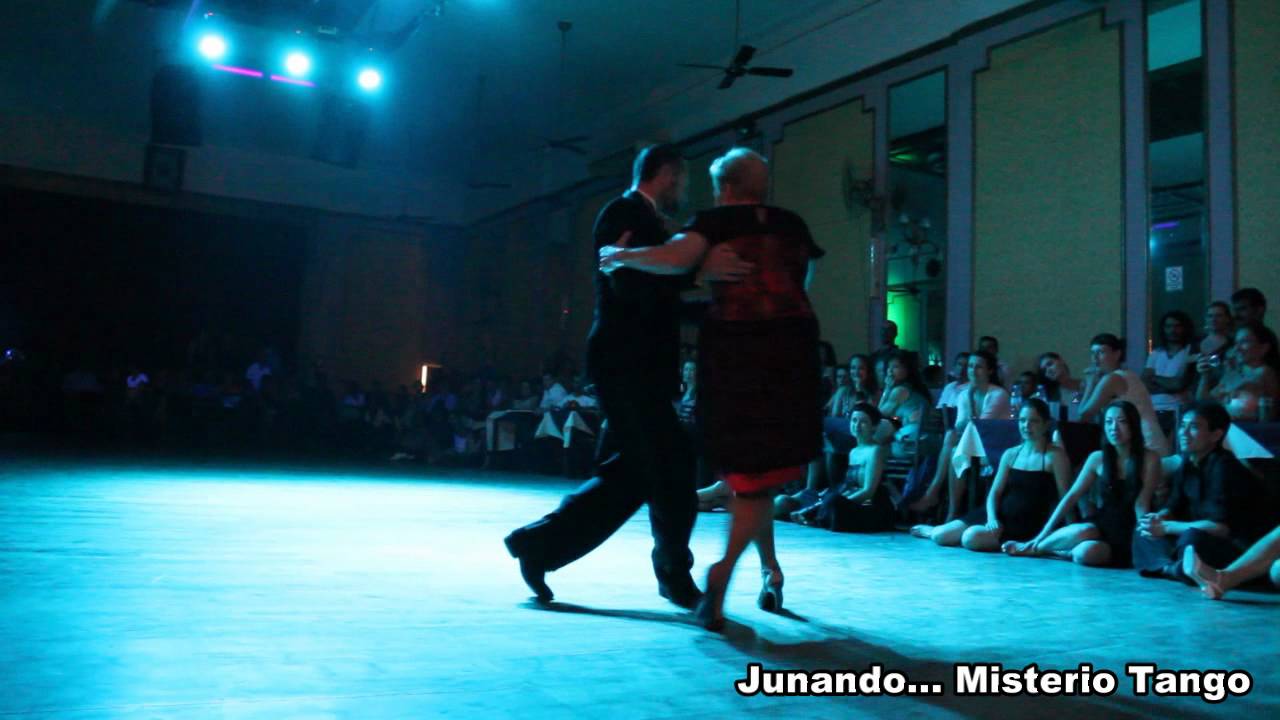 CLAUDIO GONZALEZ Y SU MAMA LILI EN MISTERIO TANGO "Mala Junta"