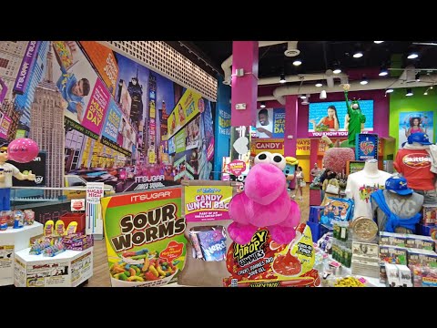Inside the World's LARGEST Candy Store | IT'SUGAR in NYC | VINTAGE CANDIES & MORE!