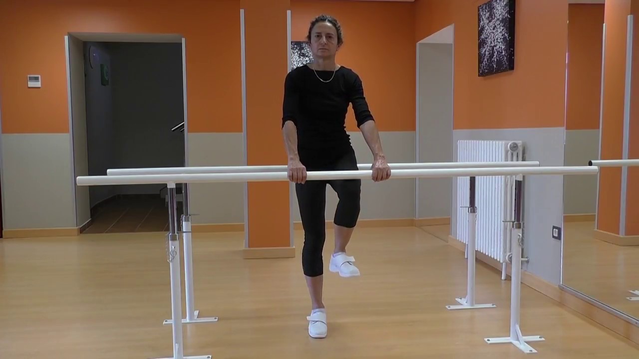 Aldaka-eskola. Zutik operatutako hankaren flexioa, banaketa eta kulunkada bideoa.