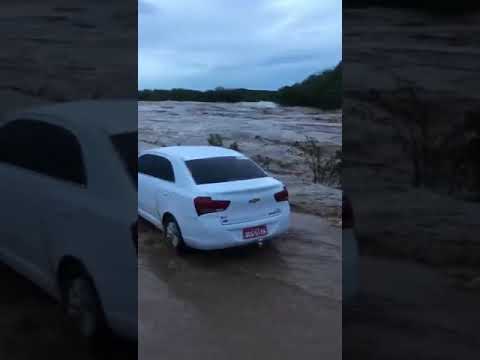 Muita água em Lajes no Rio Grande do Norte.!  Quem estiver trafegande de Natal pra Mossoró, atenção.