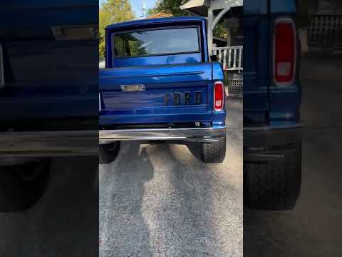 302ci V8 1975 Ford Bronco Half-Cab Pickup