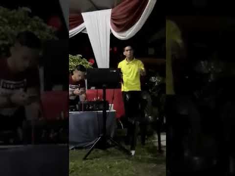 Sebijik suara Live budak kaca mata bintang