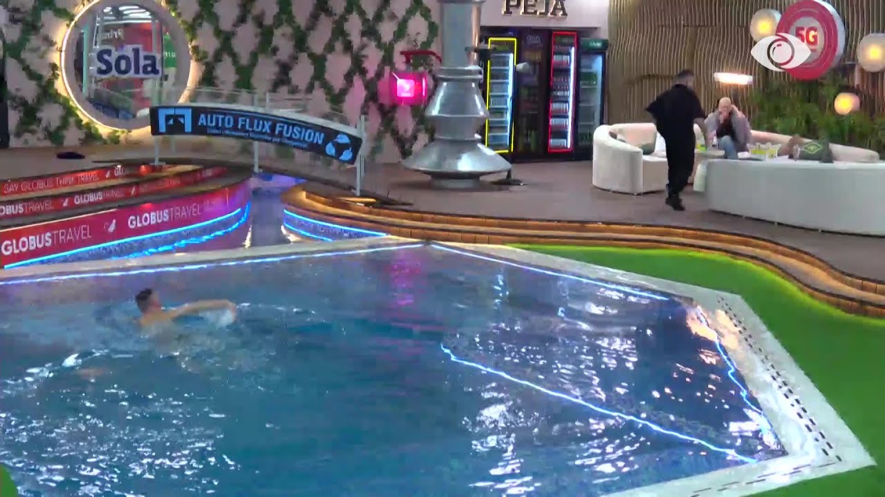 Pas atmosferës në shtëpi, G Bani hidhet në pishinë