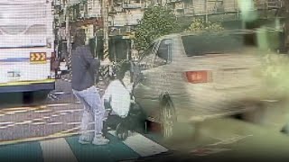 【肇逃影片】太惡劣！推嬰兒車過馬路被撞，肇事車直接開走（2025.11.16 新北市新店區新烏路一段
