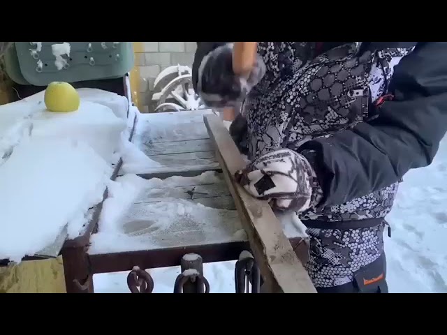 Когда под рукой не оказалось молотка